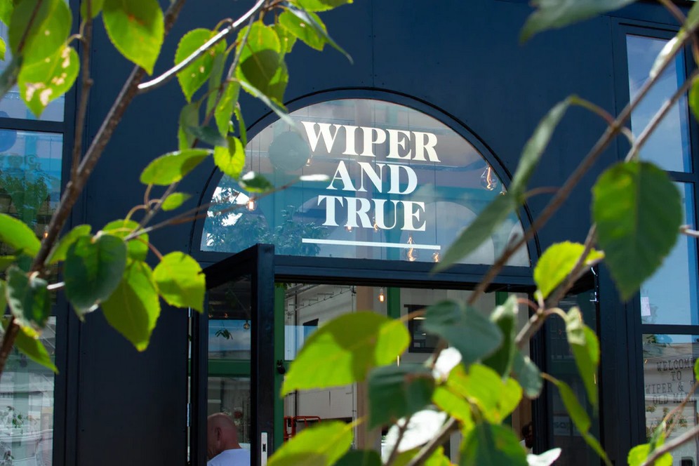 Двери открываются в новой таверне Wiper and True в Бристоле