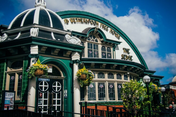 Wetherspoon предупреждает об убытках из-за резкого падения продаж пива и сидра