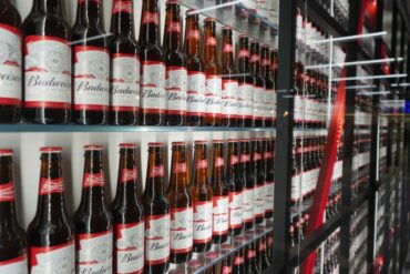 AB InBev увеличила продажи пива в третьем квартале, несмотря на падение спроса в Европе