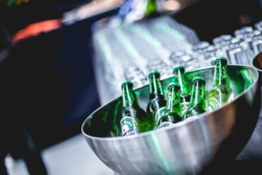 Heineken планирует передать российский бизнес в начале 2023 года