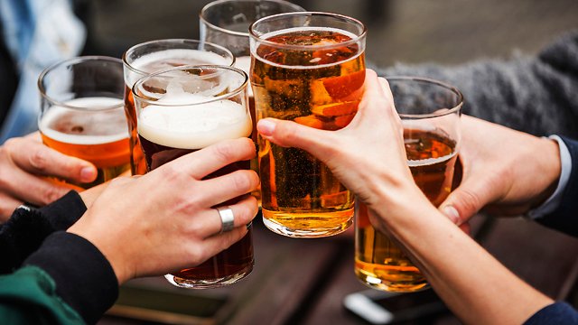 Пиво может помочь бороться с болезнью Альцгеймера